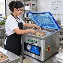 Envasadora al vacío sobremesa tapa azul uso beneficio mujer latina_resultado.webp
