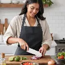 Cuchillo Santoku 18 cm - Uso beneficio mujer latina sin marca.webp